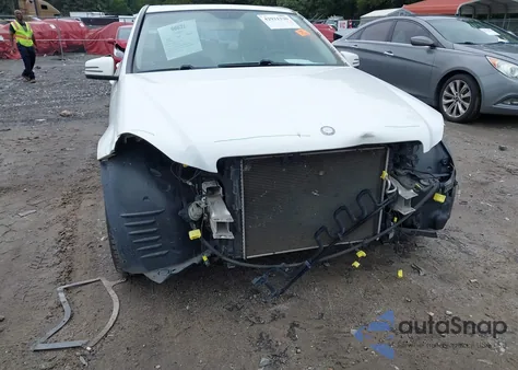 2014 Mercedes-Benz C 300 Sport 4Matic из США, поврежденный, VIN WDDGF8AB3ER319087